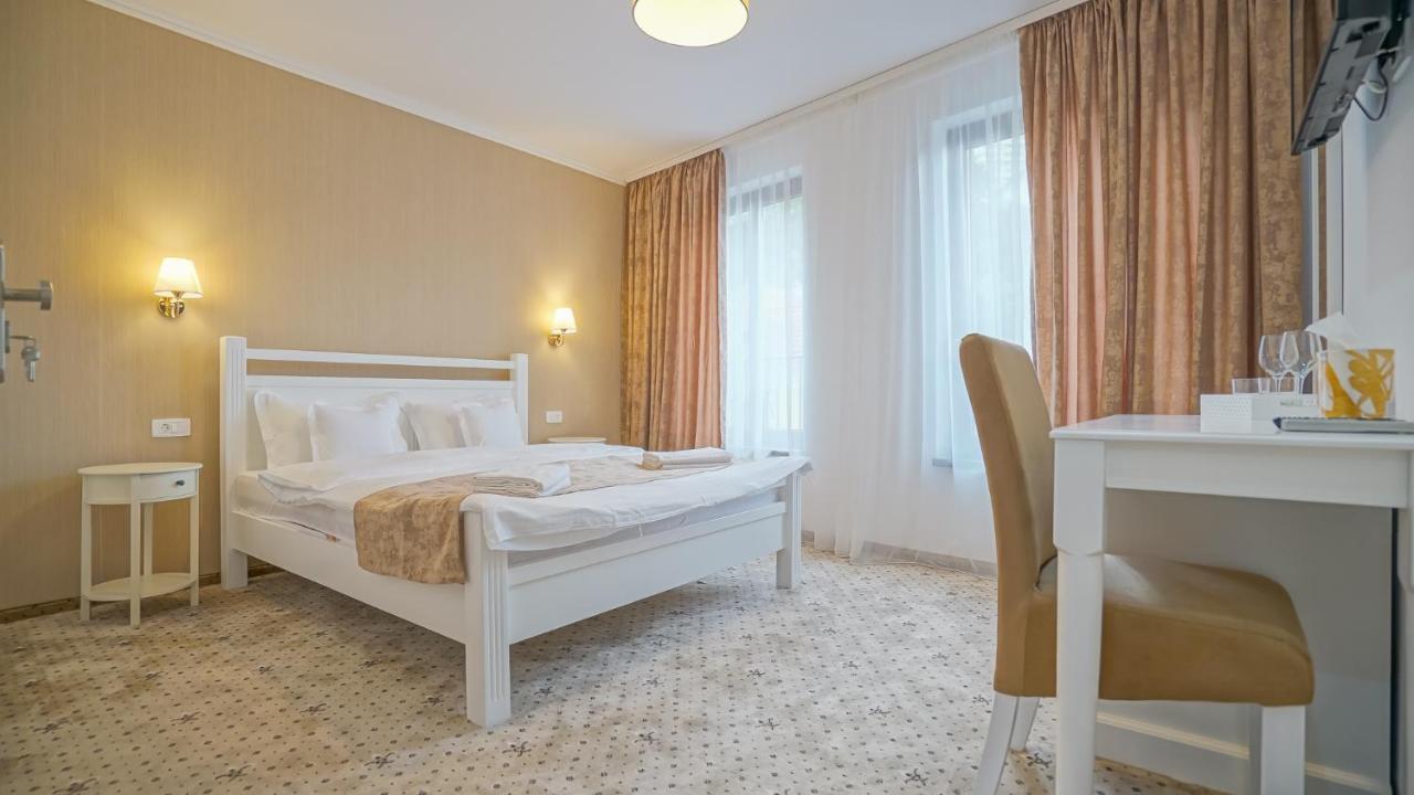 Monarch House Hotel Брашов Екстериор снимка