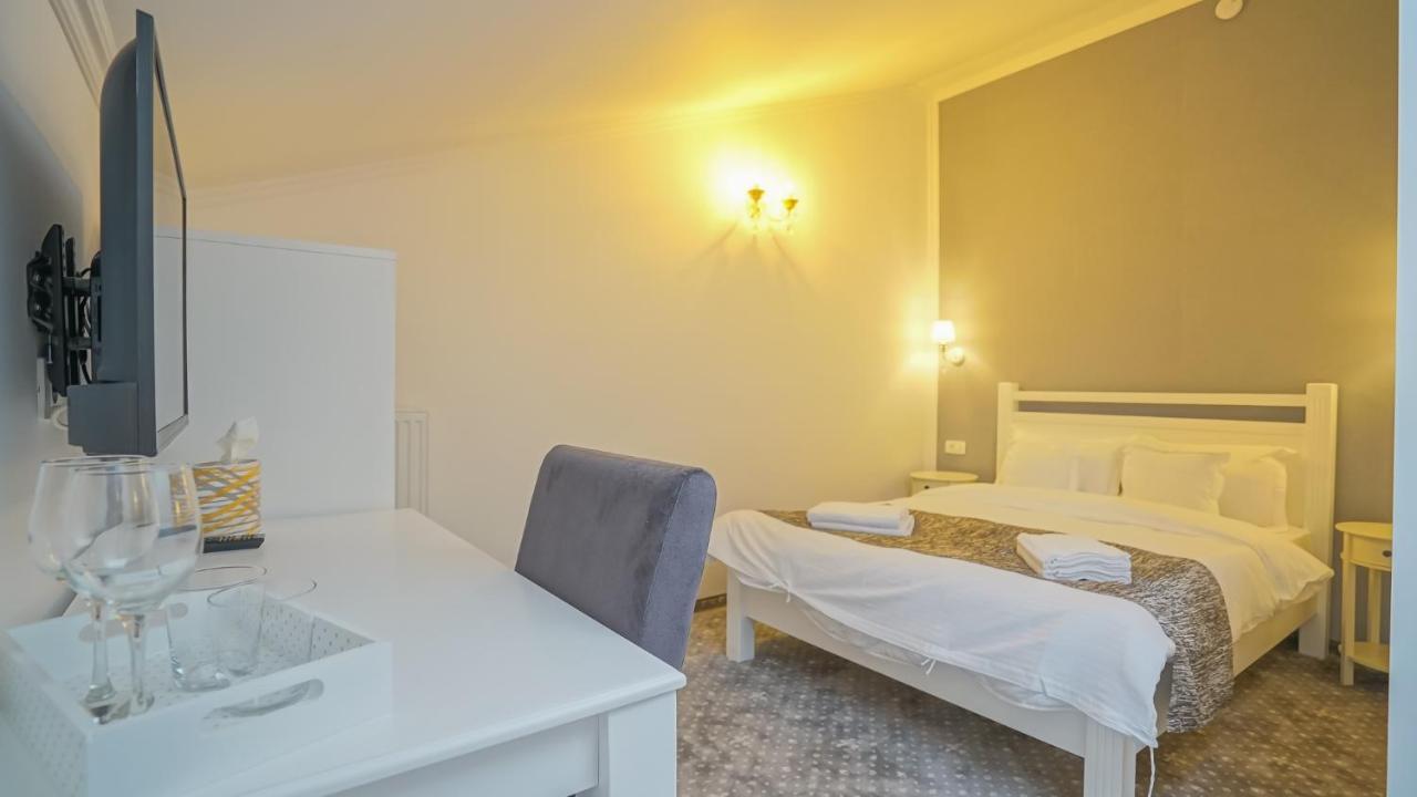 Monarch House Hotel Брашов Екстериор снимка