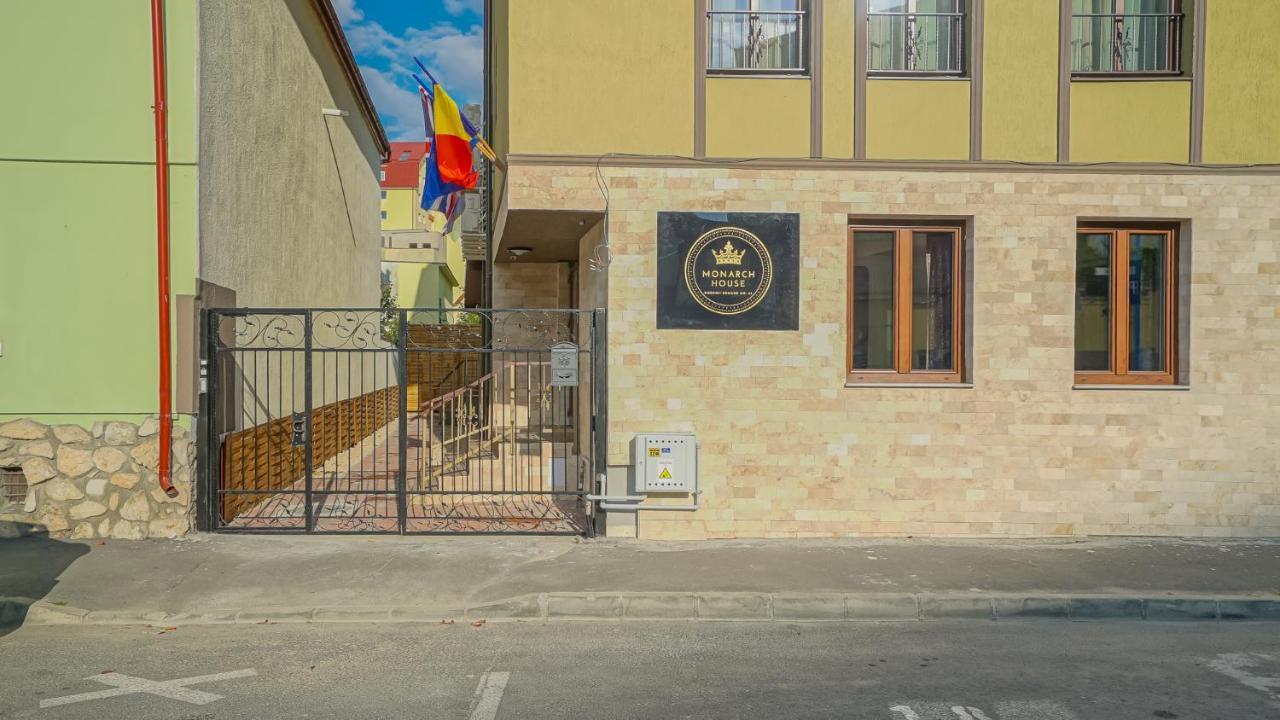 Monarch House Hotel Брашов Екстериор снимка
