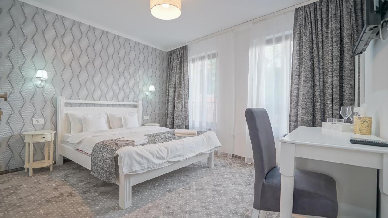 Monarch House Hotel Брашов Екстериор снимка