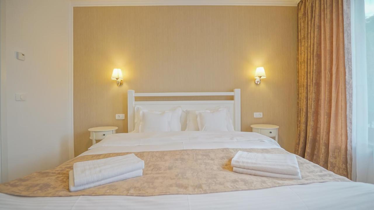 Monarch House Hotel Брашов Екстериор снимка