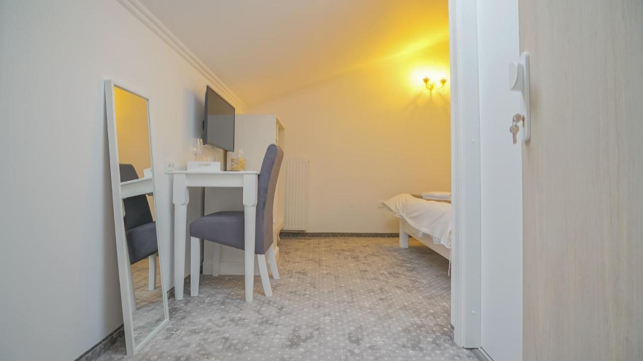 Monarch House Hotel Брашов Екстериор снимка