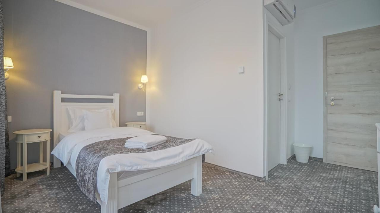 Monarch House Hotel Брашов Екстериор снимка