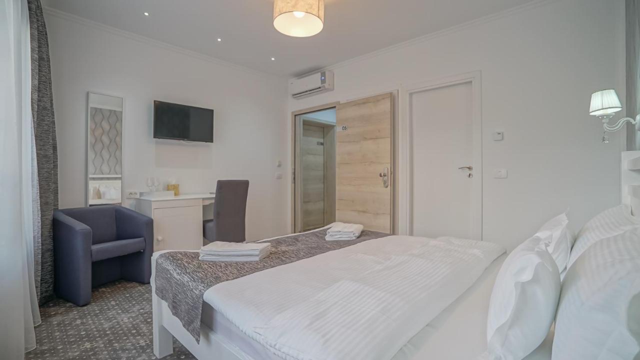 Monarch House Hotel Брашов Екстериор снимка