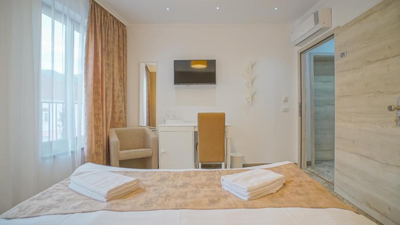 Monarch House Hotel Брашов Екстериор снимка