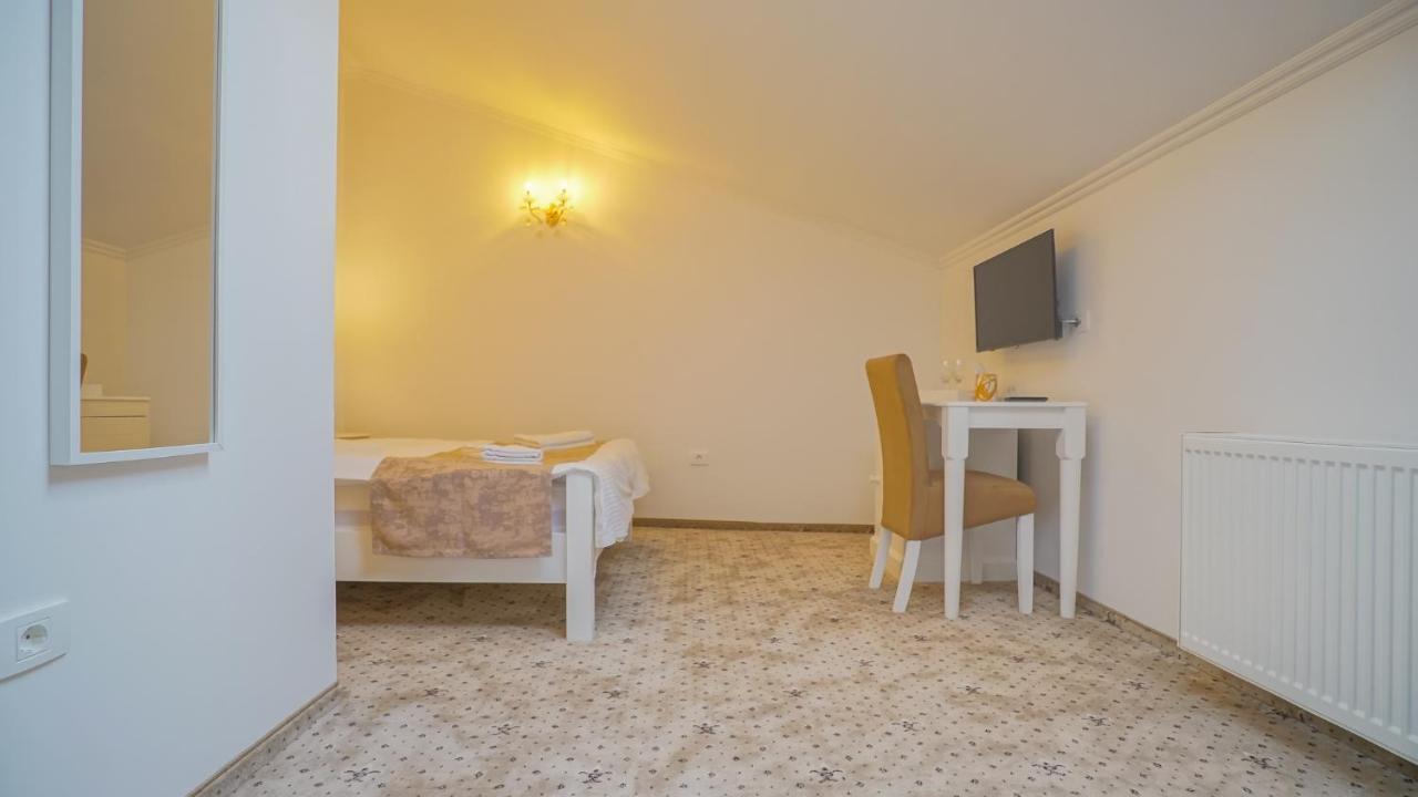 Monarch House Hotel Брашов Екстериор снимка