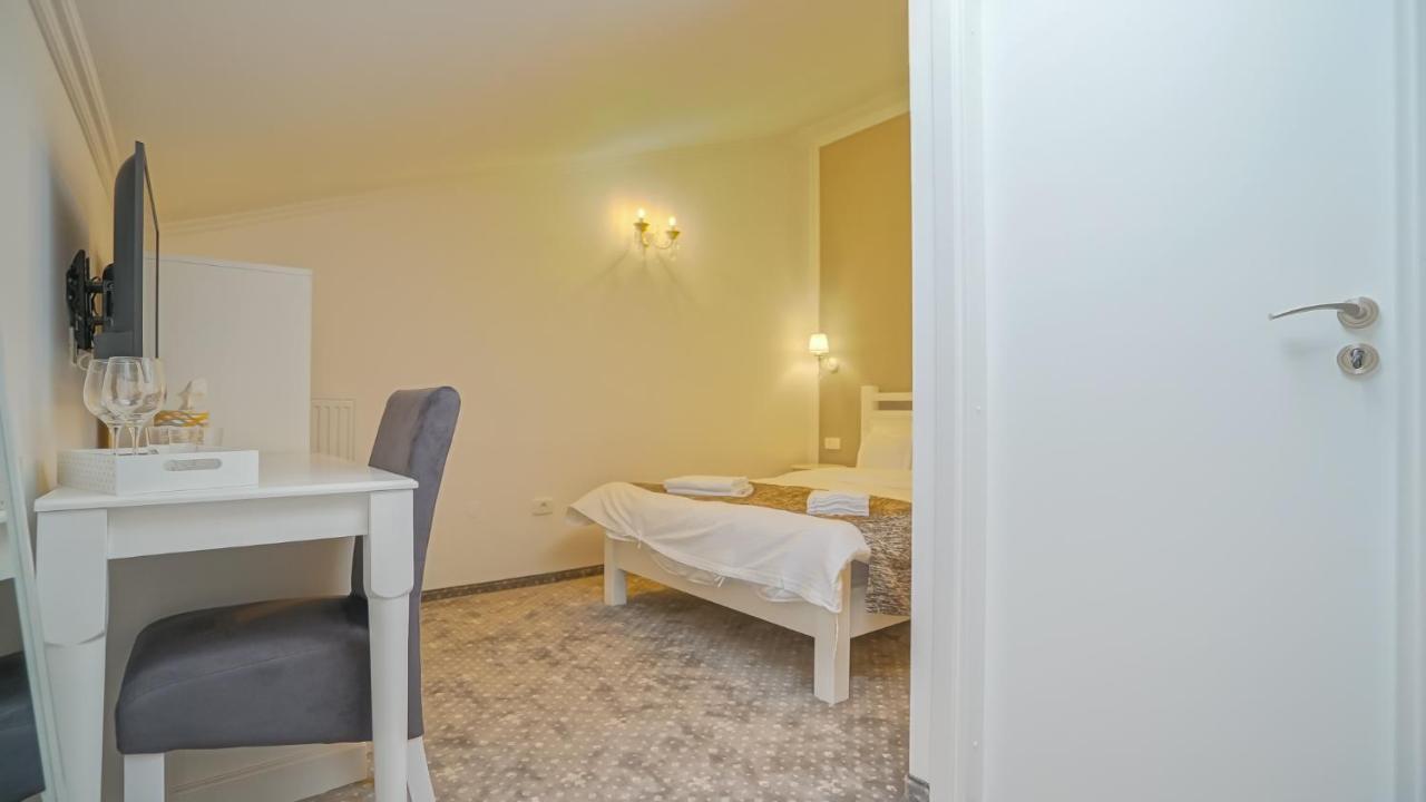 Monarch House Hotel Брашов Екстериор снимка