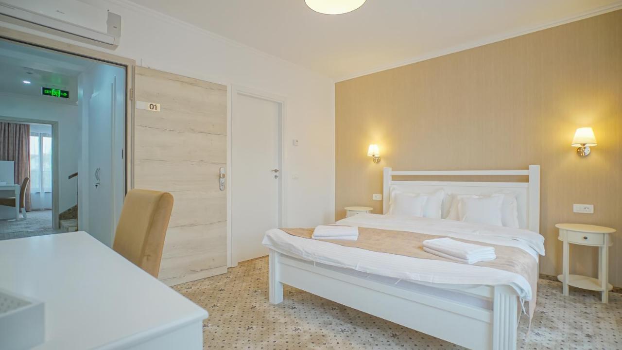 Monarch House Hotel Брашов Екстериор снимка